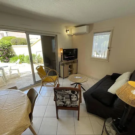 Villa T3 Climatisee Avec Piscine, 6 Couchages A Saint-cyprien - Fr-1-106-107