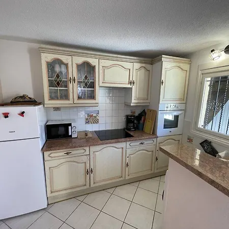 Villa T3 Climatisee Avec Piscine, 6 Couchages A Saint-cyprien - Fr-1-106-107 *